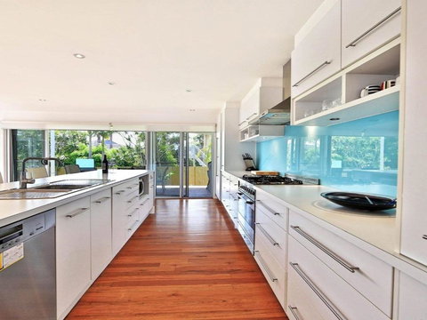 Palm Oasis - Accommodation in Surfers Paradise 2