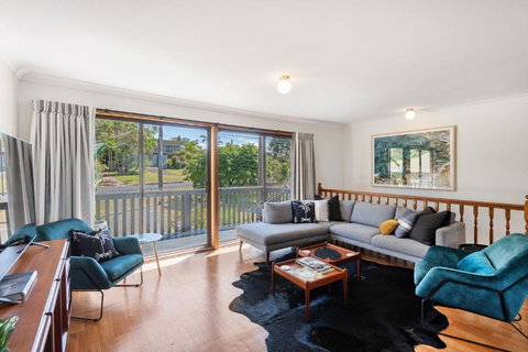 Palm Top Vincentia - Walk To Beach. Wi-Fi & Linen - Accommodation in Surfers Paradise 0