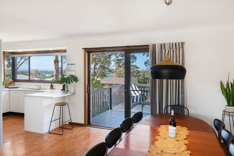 Palm Top Vincentia - Walk To Beach. Wi-Fi & Linen - Accommodation in Surfers Paradise 3