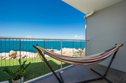 Panoramic Ocean Views 2 Bed/2 Bath Unit, Nelly Bay - Accommodation in Surfers Paradise 1