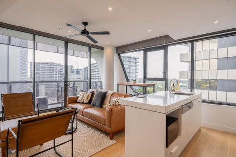Panoramic View - Albert Park Lake & Shrine Views - Accommodation in Surfers Paradise 1