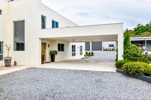 Paradise Point - Entire Home In Clarence Point, Tasmania Australia, 10 Guests 7 Bedrooms 7 Beds 3 Baths - Accommodation in Surfers Paradise 0