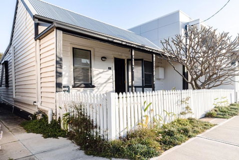 Pattys Cottage - Pet Friendly Home In Merewether - Accommodation in Surfers Paradise 1