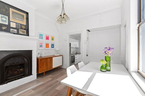 Peaceful 2 Bedroom With Private Backyard And BBQ - Accommodation in Surfers Paradise 1