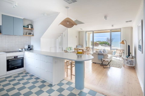Pearl, Designer Beachfront Retreat, Semaphore Park - Accommodation in Surfers Paradise 0