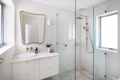 Pearl, Designer Beachfront Retreat, Semaphore Park - Accommodation in Surfers Paradise 2