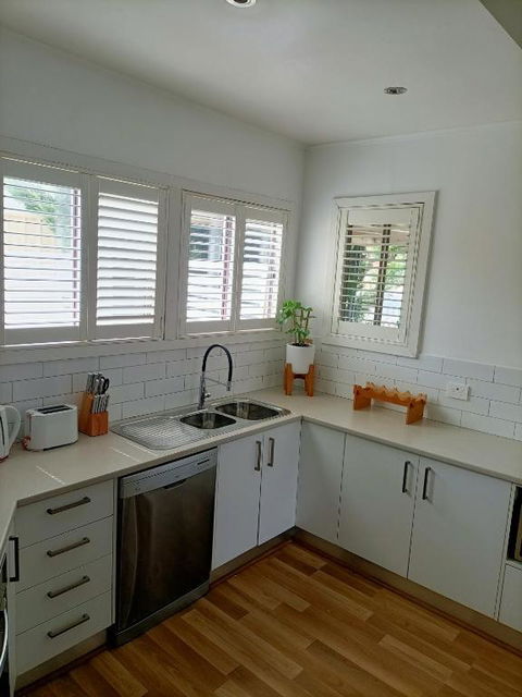 Peel Cottage - Accommodation in Surfers Paradise 2