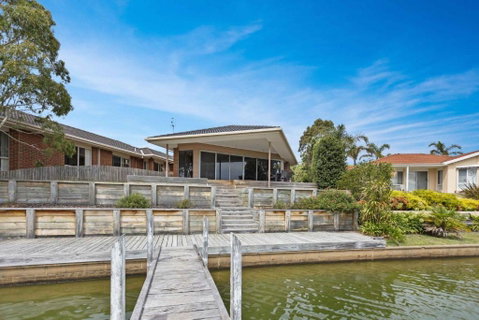 Pelican Brief - Accommodation in Surfers Paradise 0