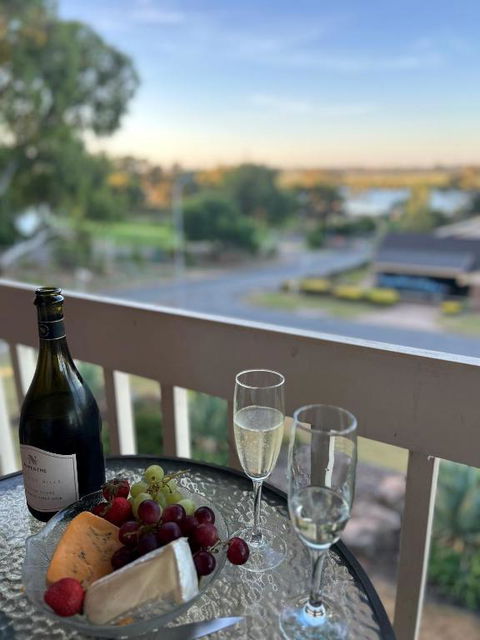 Pelican Retreat - Corporate / Tradie / Family - Accommodation in Surfers Paradise 3