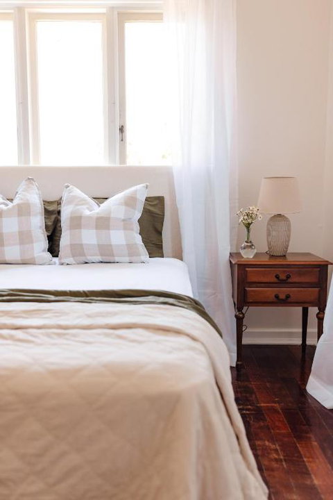 Pet Friendly Family Home In Bluff Point - Accommodation in Surfers Paradise 3