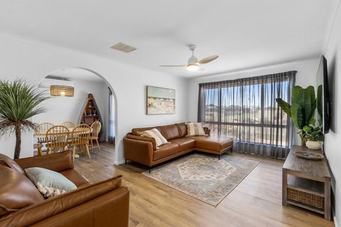 Percys Beach House Moonta Bay - Accommodation in Surfers Paradise 0