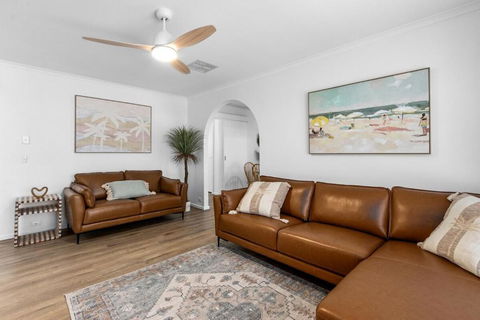 Percys Beach House Moonta Bay - Accommodation in Surfers Paradise 1