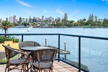 Perfect Waterfront Escape In Surfers Paradise with Accommodation in Surfers Paradise