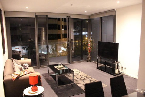Perfectly Located Modern Apartment - Canberra CBD - Accommodation in Surfers Paradise 1