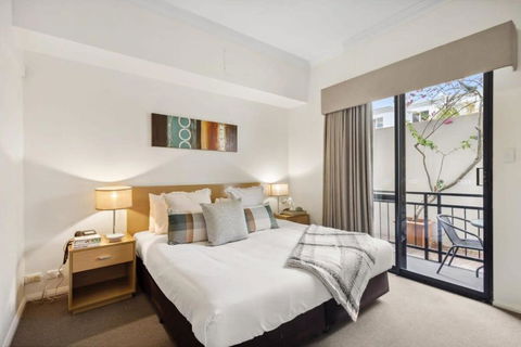 Perth Premium 1 Bedroom - Accommodation in Surfers Paradise 0