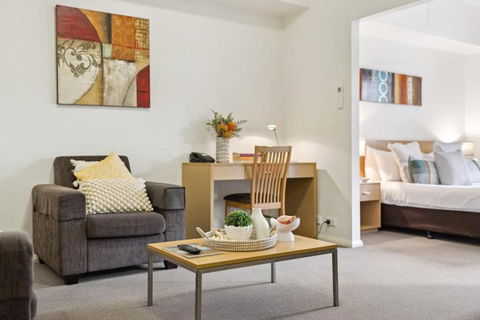 Perth Premium 1 Bedroom - Accommodation in Surfers Paradise 2
