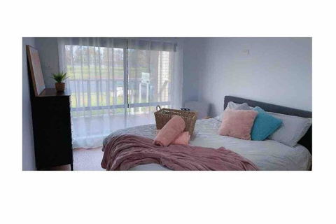 Pet Friendly Home In Albury - Accommodation in Surfers Paradise 1