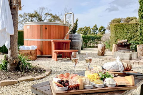 Petite Chateau Waterfront Chateau With Hot Tub - Accommodation in Surfers Paradise 1