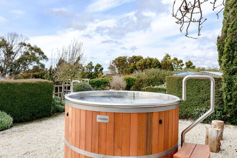 Petite Chateau Waterfront Chateau With Hot Tub - Accommodation in Surfers Paradise 3