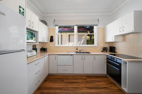 Pine Lodge - Accommodation in Surfers Paradise 2