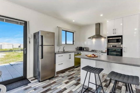 Plovers Rest At Cape Douglas - Accommodation in Surfers Paradise 2