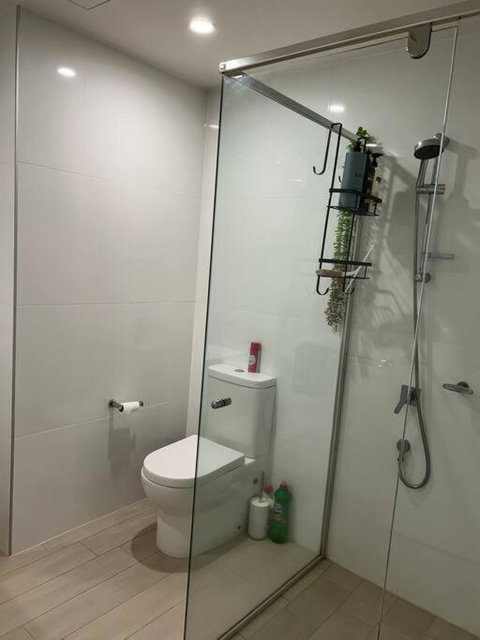 Plush Apartment On Mort - Accommodation in Surfers Paradise 1