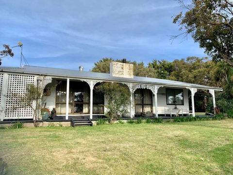 Pomegranite Beach House - Accommodation in Surfers Paradise 0