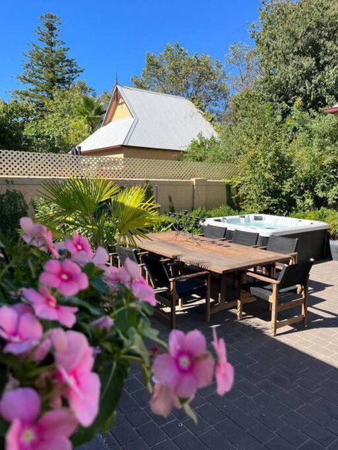 Porters Cottage Oasis - Accommodation in Surfers Paradise 0