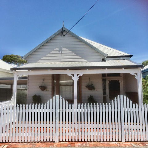 Railway Cottage - Accommodation in Surfers Paradise 3