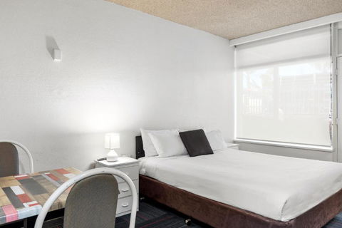 Red Carpet Motel - Accommodation in Surfers Paradise 0