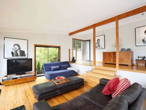 Postcards From The Edge - Accommodation in Surfers Paradise 1