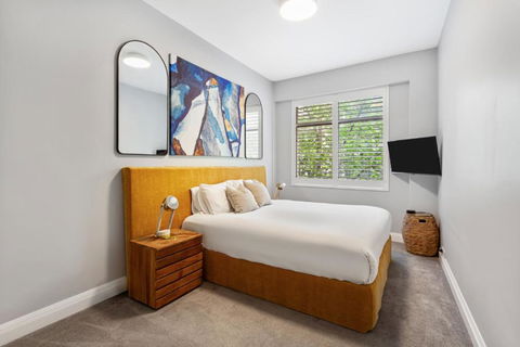 Potts Point L 2 Bedroom Stylish Retreat - Accommodation in Surfers Paradise 1