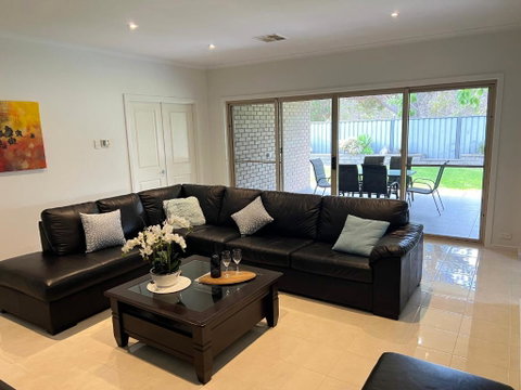 Premium Barossa Getaway - Accommodation in Surfers Paradise 1
