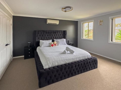 Prestons Dream Holiday 4 Bedroom - Accommodation in Surfers Paradise 0