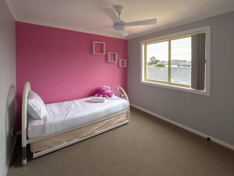 Prestons Dream Holiday 4 Bedroom - Accommodation in Surfers Paradise 1