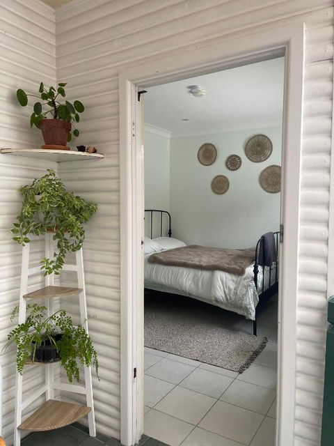 Private Bath Garden View Guest Room Pet Friendly - Accommodation in Surfers Paradise 2