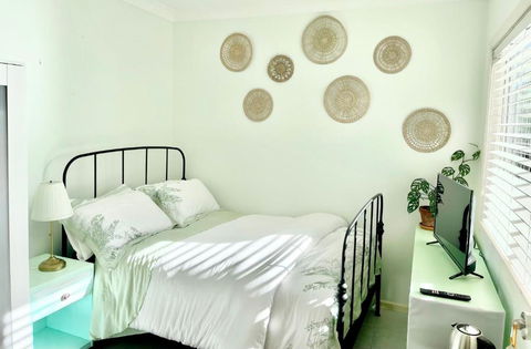 Private Bath Garden View Guest Room Pet Friendly - Accommodation in Surfers Paradise 3