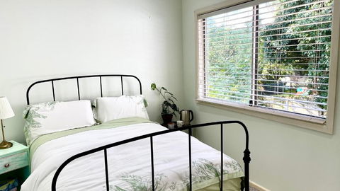 Private Bath Garden View Guest Room Pet Friendly - Accommodation in Surfers Paradise 0