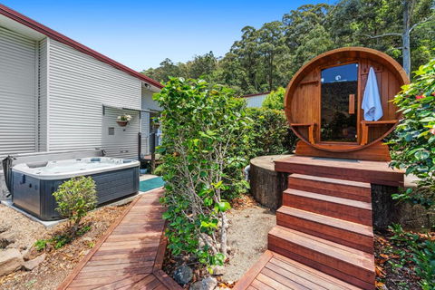 Private Luxury In The Mountains With Running Creek - Accommodation in Surfers Paradise 1