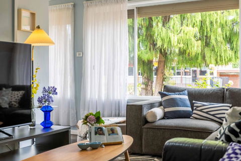 Private Pool Retreat In Watson - Accommodation in Surfers Paradise 1