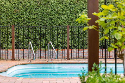 Private Pool Retreat In Watson - Accommodation in Surfers Paradise 0