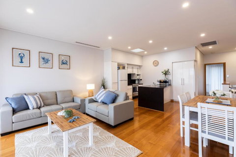 Promenade Unit 4 - Accommodation in Surfers Paradise 0