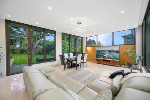 Putney Brand New Luxury House Pool & Waterview - Accommodation in Surfers Paradise 3