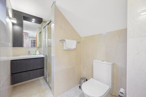 Putney Luxury & Waterview & Pool Near Olympic Park - Accommodation in Surfers Paradise 1