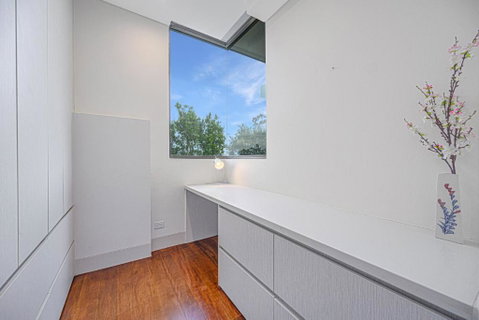 Putney Luxury & Waterview & Pool Near Olympic Park - Accommodation in Surfers Paradise 2