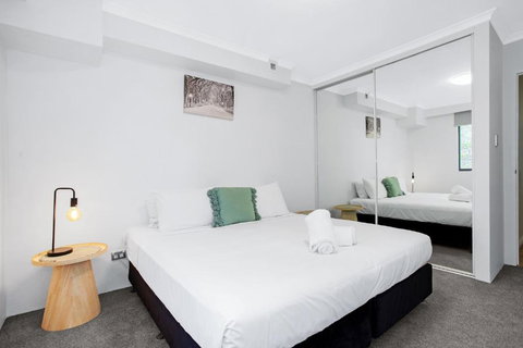 Pyrmont 2 Bed Apartment - Prime Location W Parking - Accommodation in Surfers Paradise 3