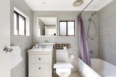 Pyrmont Self-Contained Terrace House (64 BUL) - Accommodation in Surfers Paradise 3