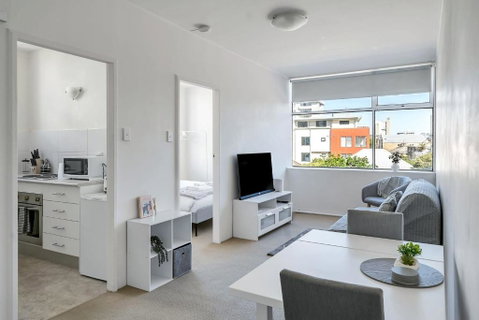 Quaint 1BD On The Doorstep Of Manly Beach - Accommodation in Surfers Paradise 2
