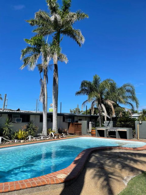 Queens Beach Hotel - Accommodation in Surfers Paradise 2