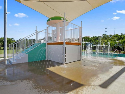 Queens Beach Tourist Village - Accommodation in Surfers Paradise 2